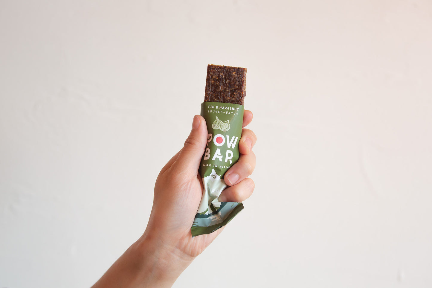 ドライイチジクとヘーゼルナッツの自然な甘みと香ばしさが楽しめるエナジーバー|POW BAR(中身)