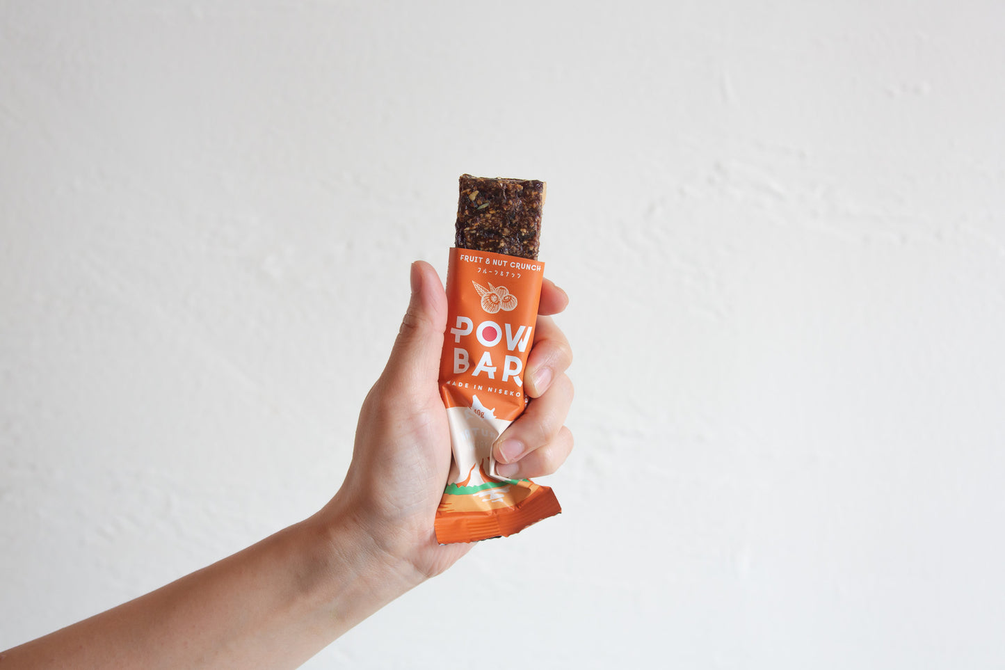 ドライフルーツとナッツの自然な食感が楽しめるエナジーバー｜POW BAR フルーツ＆ナッツ（中身）
